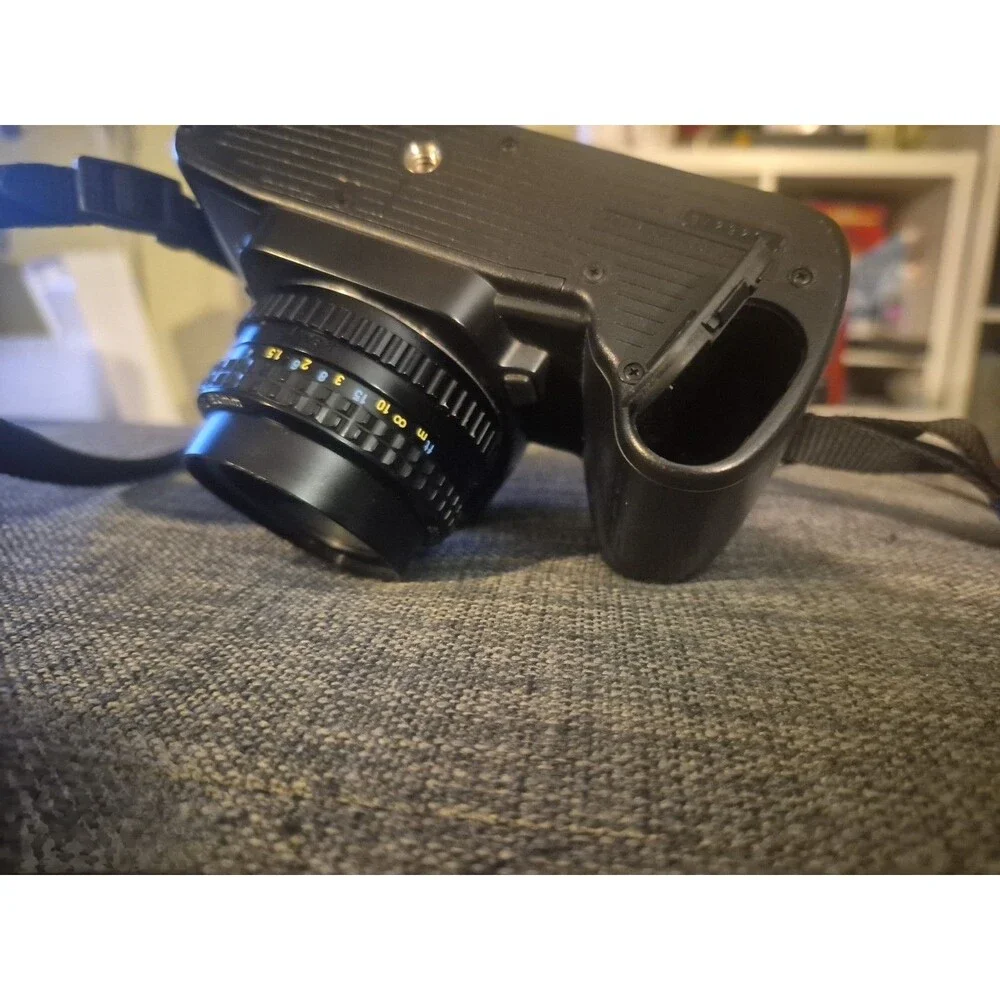 Pentax PZ10 35mm SLR film Camera w/ Strap + lense + old battery + Case- Untested